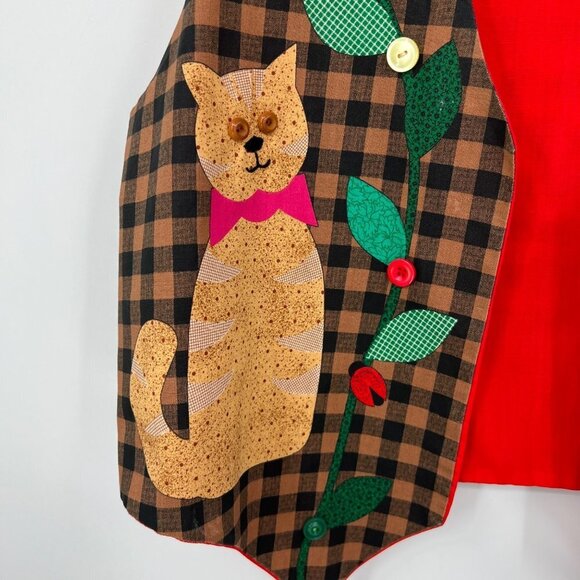 1990s Primitive Cat Vest w Vintage Fabric Yo-yos Patchwork Print Background Size - Picture 4 of 12